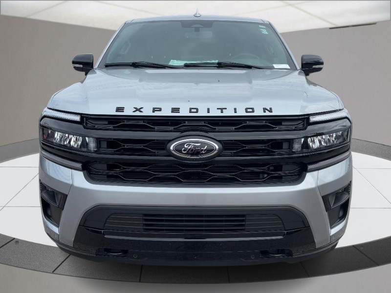 Ford Expedition Max Vehicle Full-screen Gallery Image 09