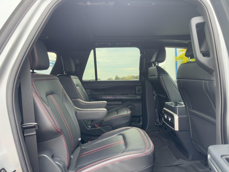 Ford Expedition Max Vehicle Full-screen Gallery Image 10