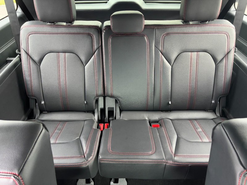 Ford Expedition Max Vehicle Full-screen Gallery Image 11