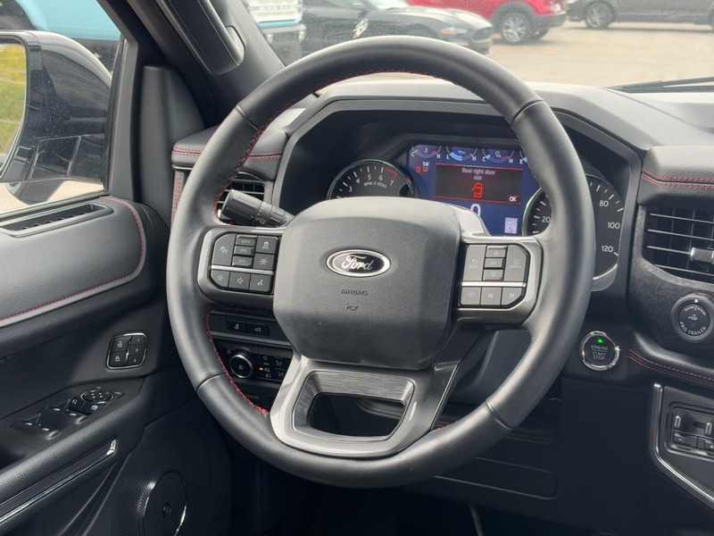 Ford Expedition Max Vehicle Full-screen Gallery Image 13