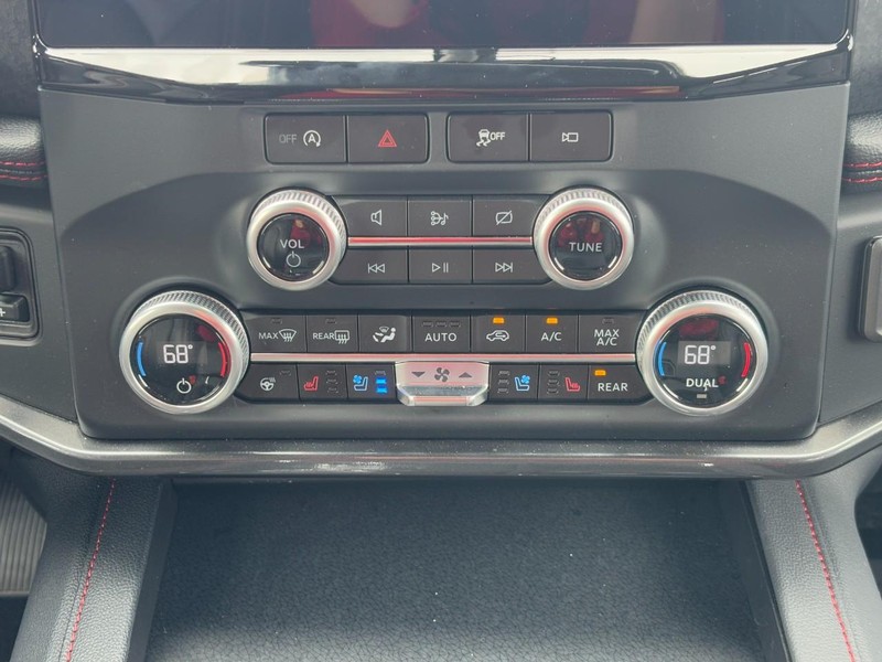 Ford Expedition Max Vehicle Full-screen Gallery Image 15