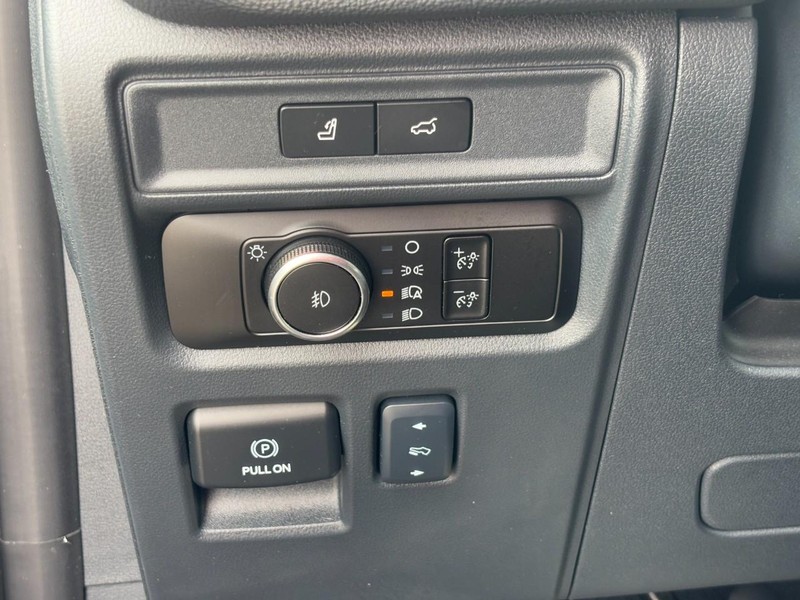 Ford Expedition Max Vehicle Full-screen Gallery Image 17