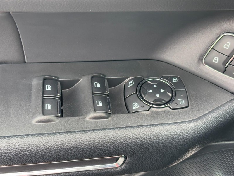 Ford Expedition Max Vehicle Full-screen Gallery Image 25