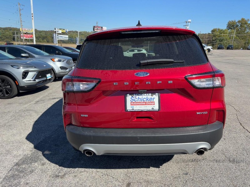Ford Escape Vehicle Full-screen Gallery Image 05