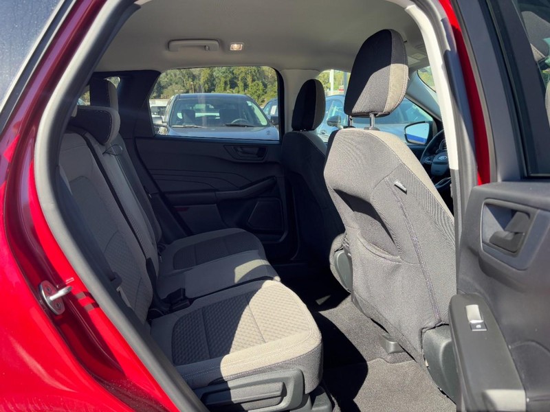 Ford Escape Vehicle Full-screen Gallery Image 10