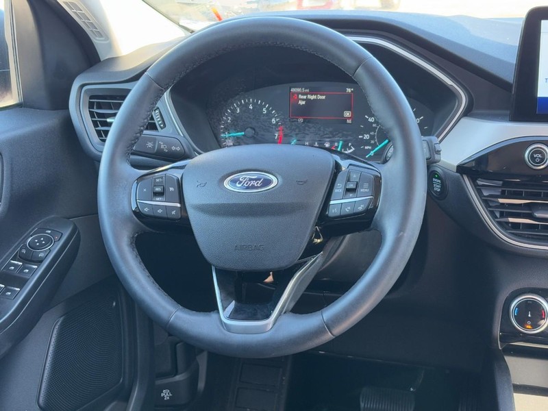 Ford Escape Vehicle Full-screen Gallery Image 12