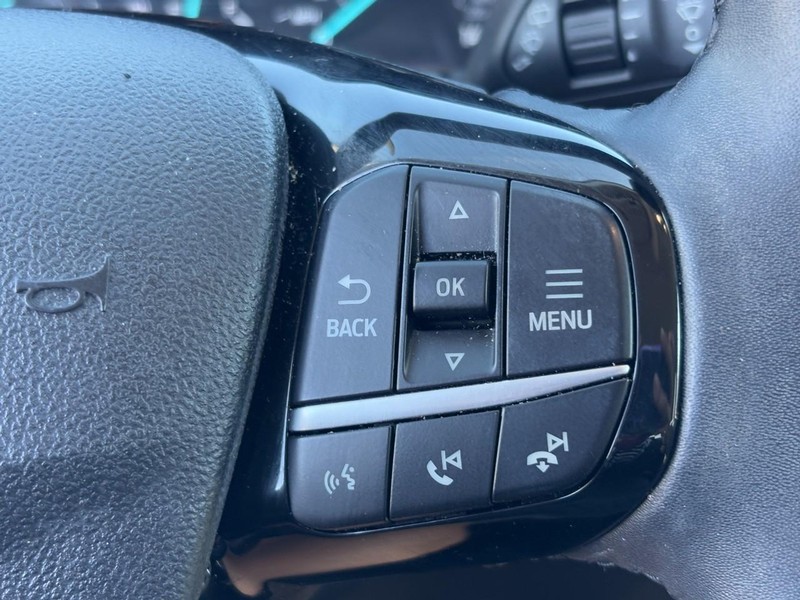 Ford Escape Vehicle Full-screen Gallery Image 18