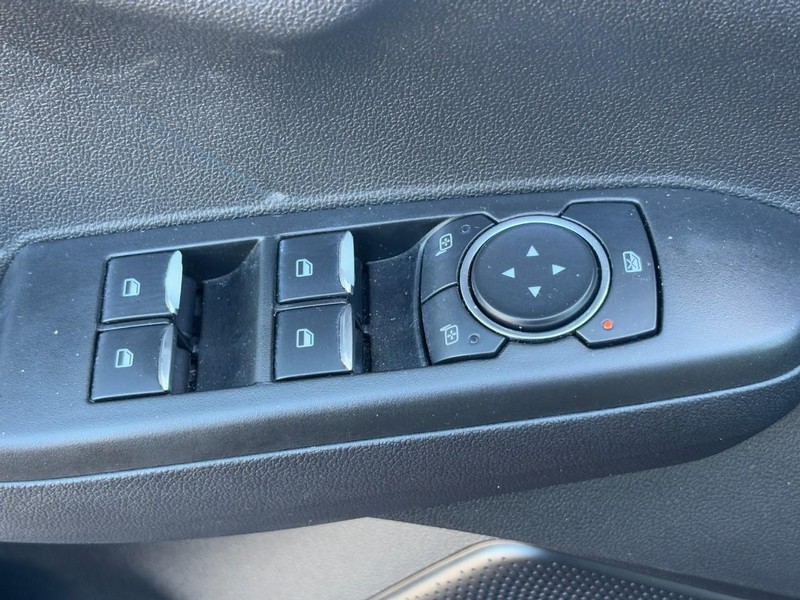 Ford Escape Vehicle Full-screen Gallery Image 23