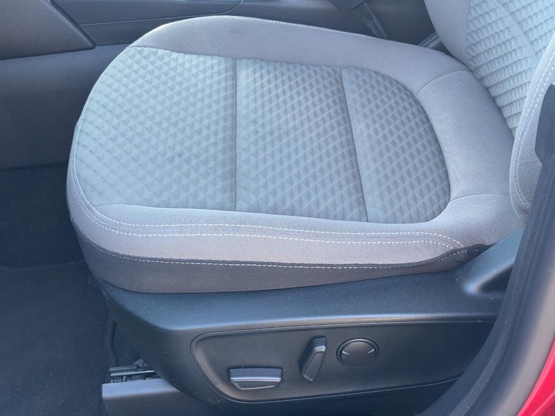 Ford Escape Vehicle Full-screen Gallery Image 25