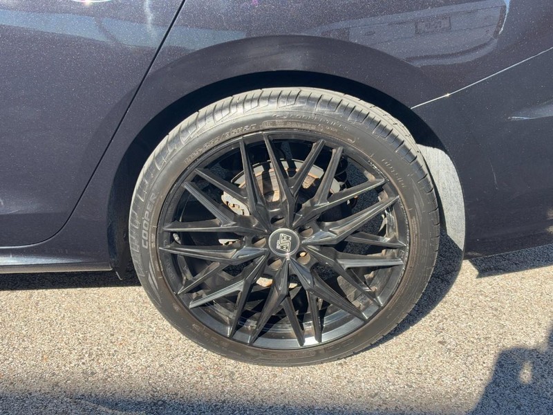 Volkswagen Passat Vehicle Full-screen Gallery Image 07