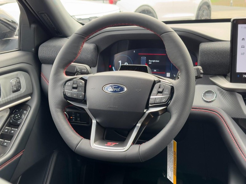 Ford Explorer Vehicle Full-screen Gallery Image 08