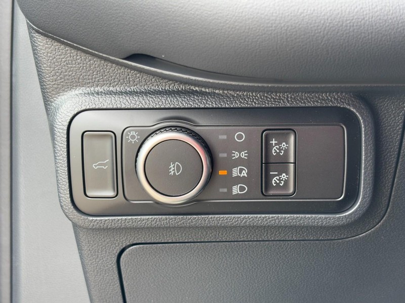 Ford Explorer Vehicle Full-screen Gallery Image 11