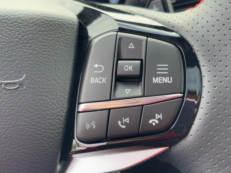 Ford Explorer Vehicle Full-screen Gallery Image 13