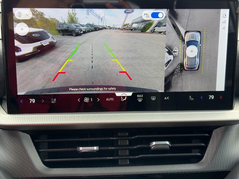 Ford Explorer Vehicle Full-screen Gallery Image 16