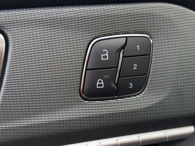 Ford Explorer Vehicle Full-screen Gallery Image 20