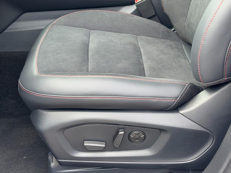 Ford Explorer Vehicle Full-screen Gallery Image 21