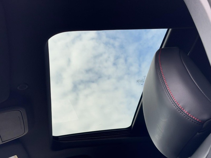 Ford Explorer Vehicle Full-screen Gallery Image 22