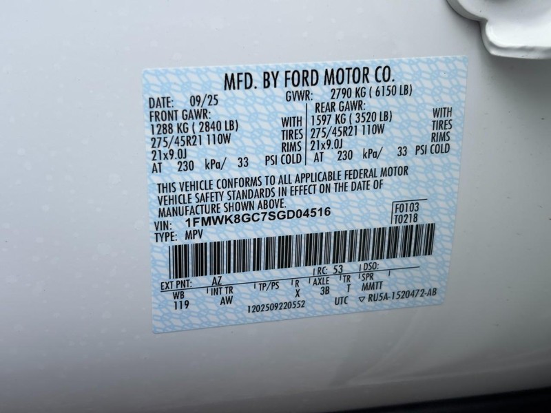 Ford Explorer Vehicle Full-screen Gallery Image 23