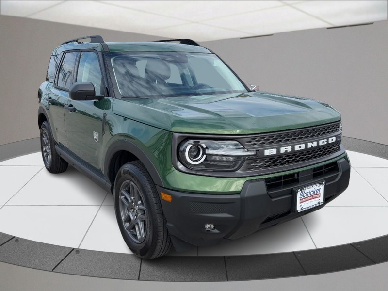 Ford Bronco Sport Vehicle Full-screen Gallery Image 02