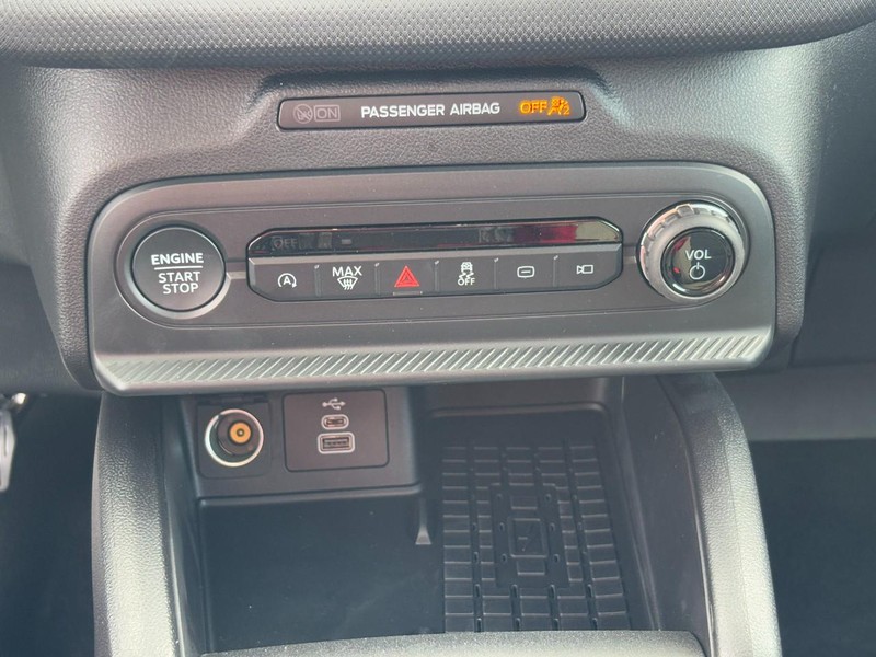 Ford Bronco Sport Vehicle Full-screen Gallery Image 17