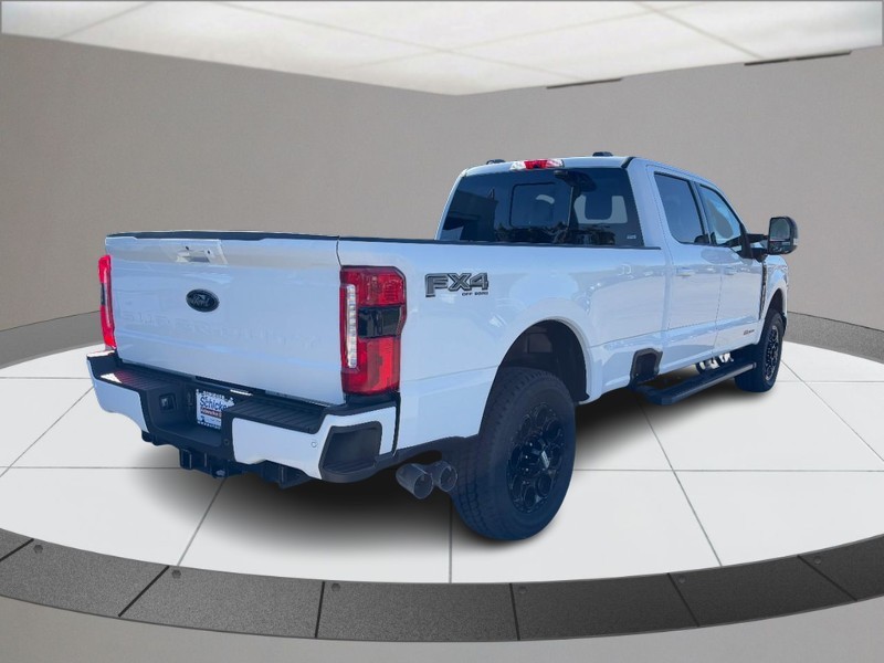 Ford Super Duty F-250 SRW Vehicle Full-screen Gallery Image 03