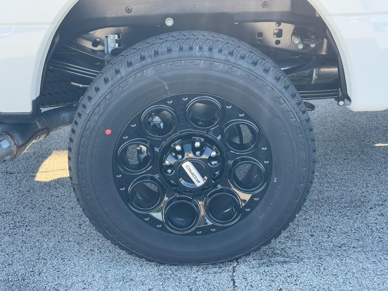 Ford Super Duty F-250 SRW Vehicle Full-screen Gallery Image 04