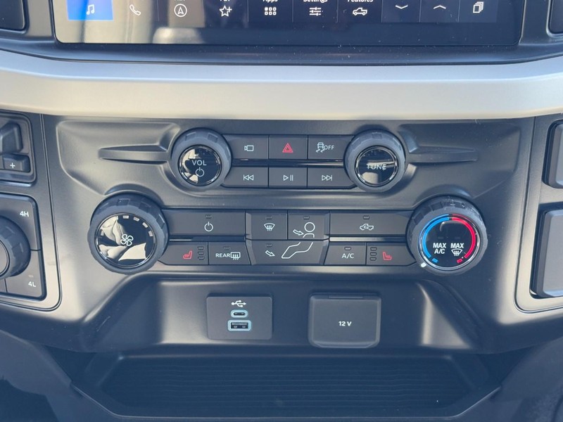 Ford Super Duty F-250 SRW Vehicle Full-screen Gallery Image 09