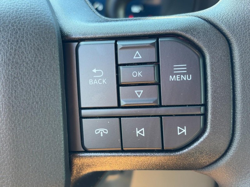 Ford Super Duty F-250 SRW Vehicle Full-screen Gallery Image 13