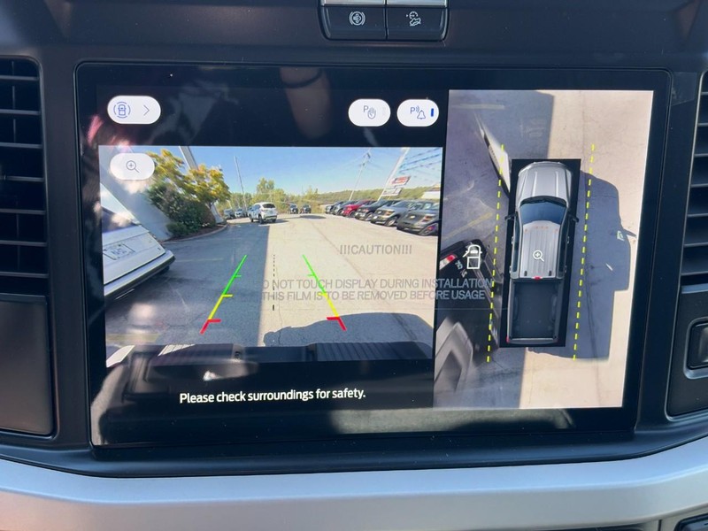 Ford Super Duty F-250 SRW Vehicle Full-screen Gallery Image 16