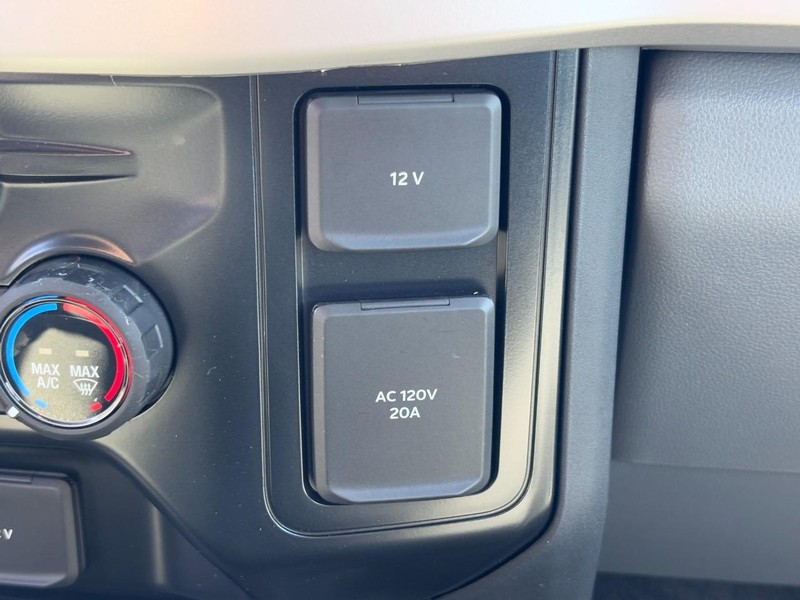 Ford Super Duty F-250 SRW Vehicle Full-screen Gallery Image 20