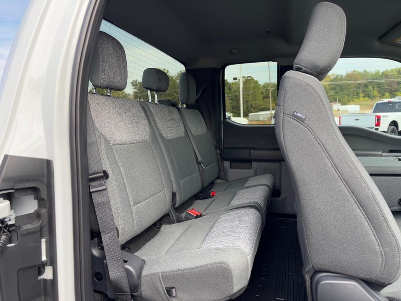 Ford Super Duty F-350 SRW Vehicle Full-screen Gallery Image 05