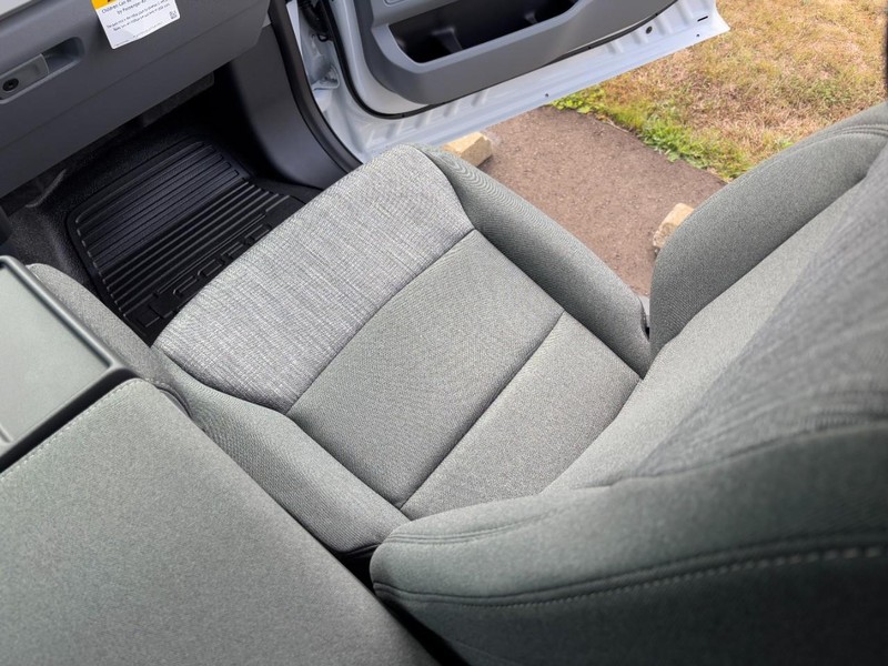 Ford Super Duty F-350 SRW Vehicle Full-screen Gallery Image 10