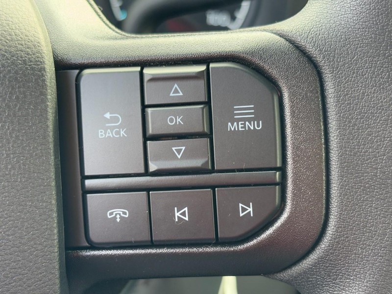 Ford Super Duty F-350 SRW Vehicle Full-screen Gallery Image 13