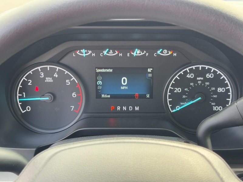 Ford Super Duty F-350 SRW Vehicle Full-screen Gallery Image 14