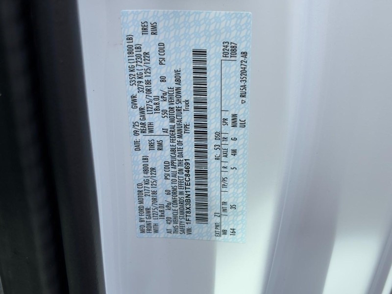 Ford Super Duty F-350 SRW Vehicle Full-screen Gallery Image 21