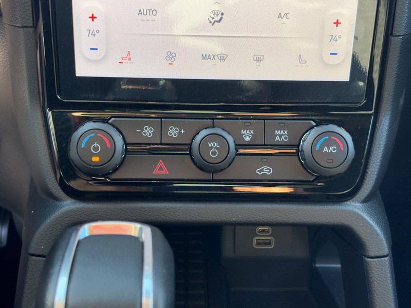 Ford Ranger Vehicle Full-screen Gallery Image 18