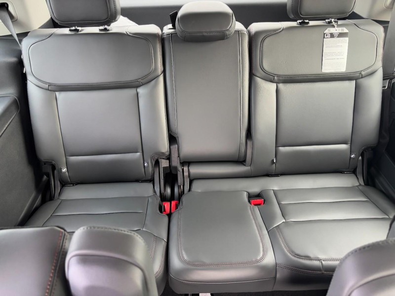 Ford Expedition Vehicle Full-screen Gallery Image 06