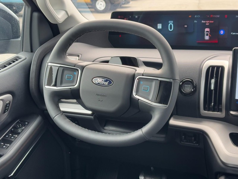 Ford Expedition Vehicle Full-screen Gallery Image 08