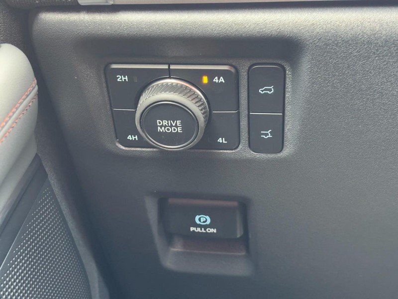 Ford Expedition Vehicle Full-screen Gallery Image 11