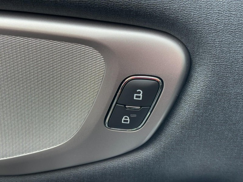 Ford Expedition Vehicle Full-screen Gallery Image 21