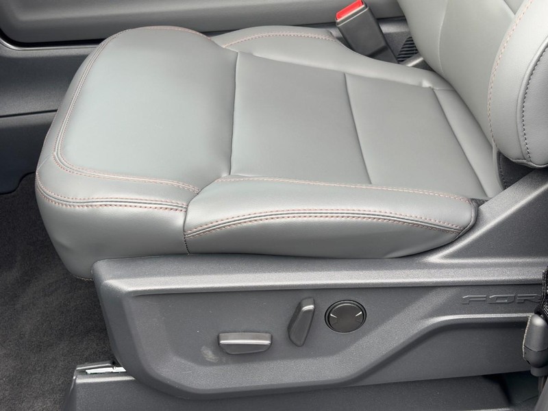 Ford Expedition Vehicle Full-screen Gallery Image 22