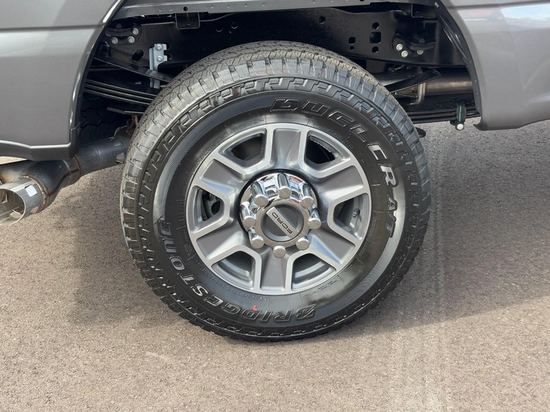 Ford Super Duty F-350 SRW Vehicle Full-screen Gallery Image 04