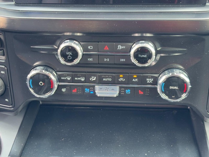 Ford Super Duty F-350 SRW Vehicle Full-screen Gallery Image 09