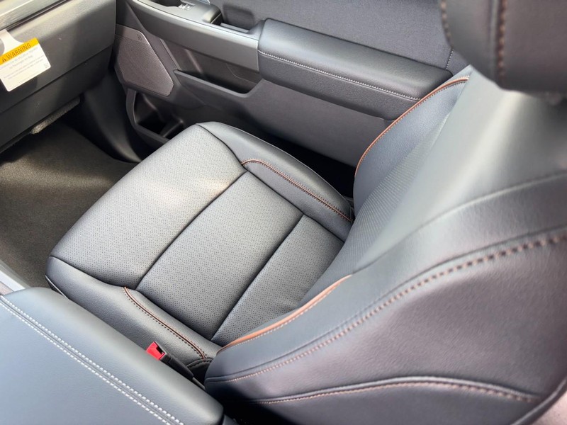 Ford Super Duty F-350 SRW Vehicle Full-screen Gallery Image 10