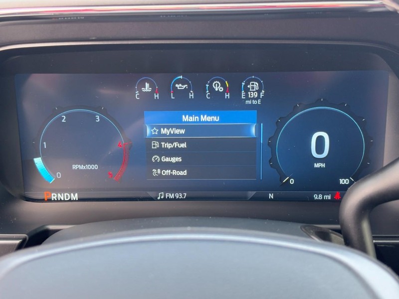 Ford Super Duty F-350 SRW Vehicle Full-screen Gallery Image 14