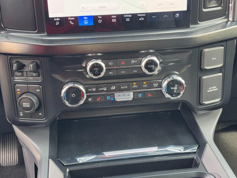 Ford Super Duty F-350 SRW Vehicle Full-screen Gallery Image 18