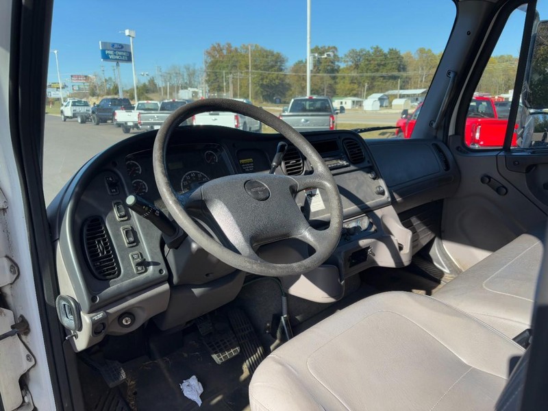 Freightliner M2 106 Medium Duty Vehicle Full-screen Gallery Image 11