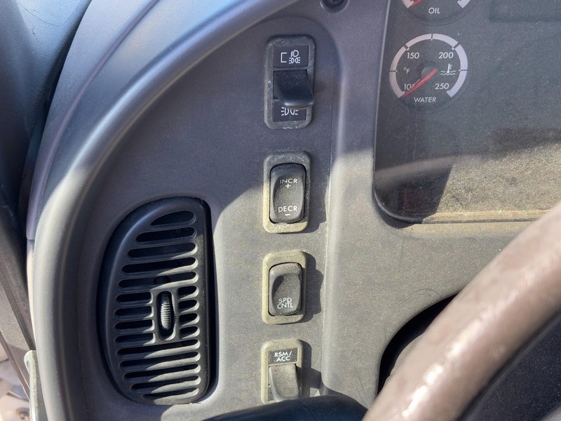 Freightliner M2 106 Medium Duty Vehicle Full-screen Gallery Image 12