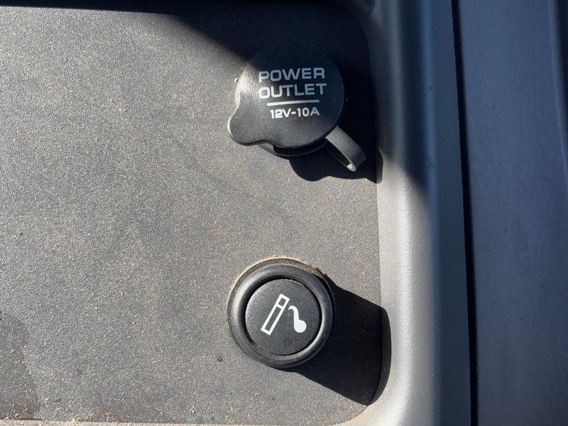 Freightliner M2 106 Medium Duty Vehicle Full-screen Gallery Image 17