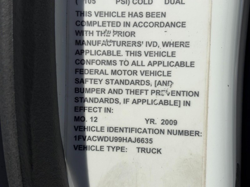 Freightliner M2 106 Medium Duty Vehicle Full-screen Gallery Image 20